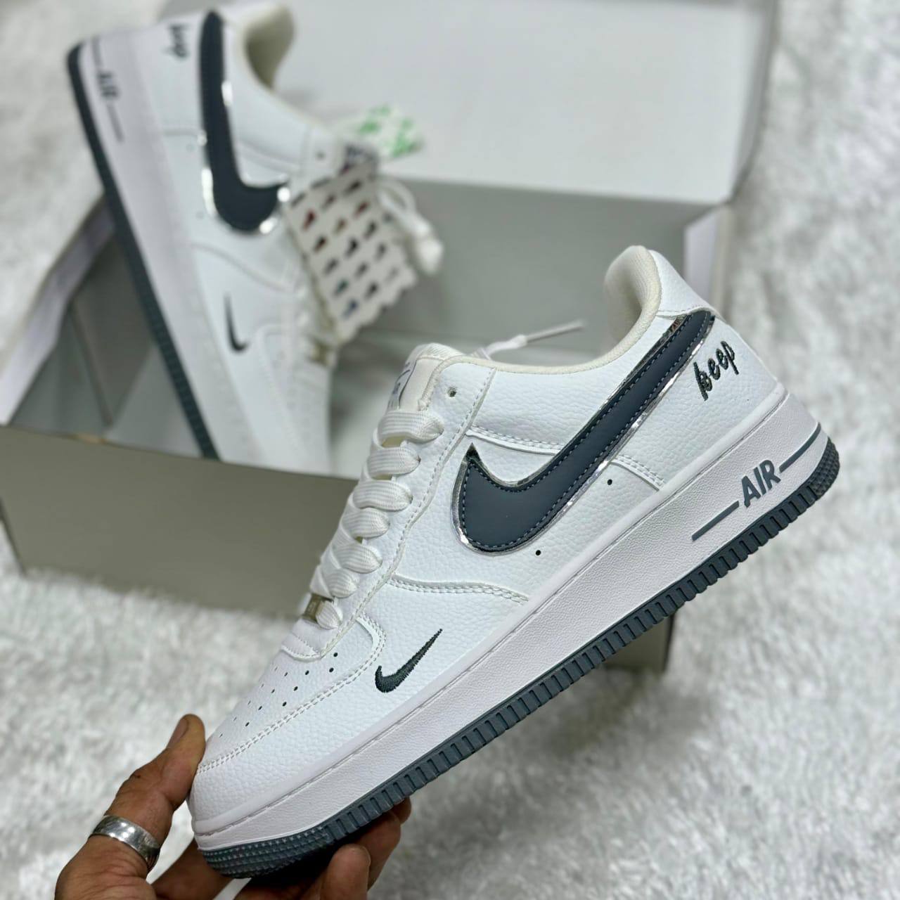 NIKE
40 to 45 size
95 dhs🪙🌨️

Zain27
♥️♥️♥️