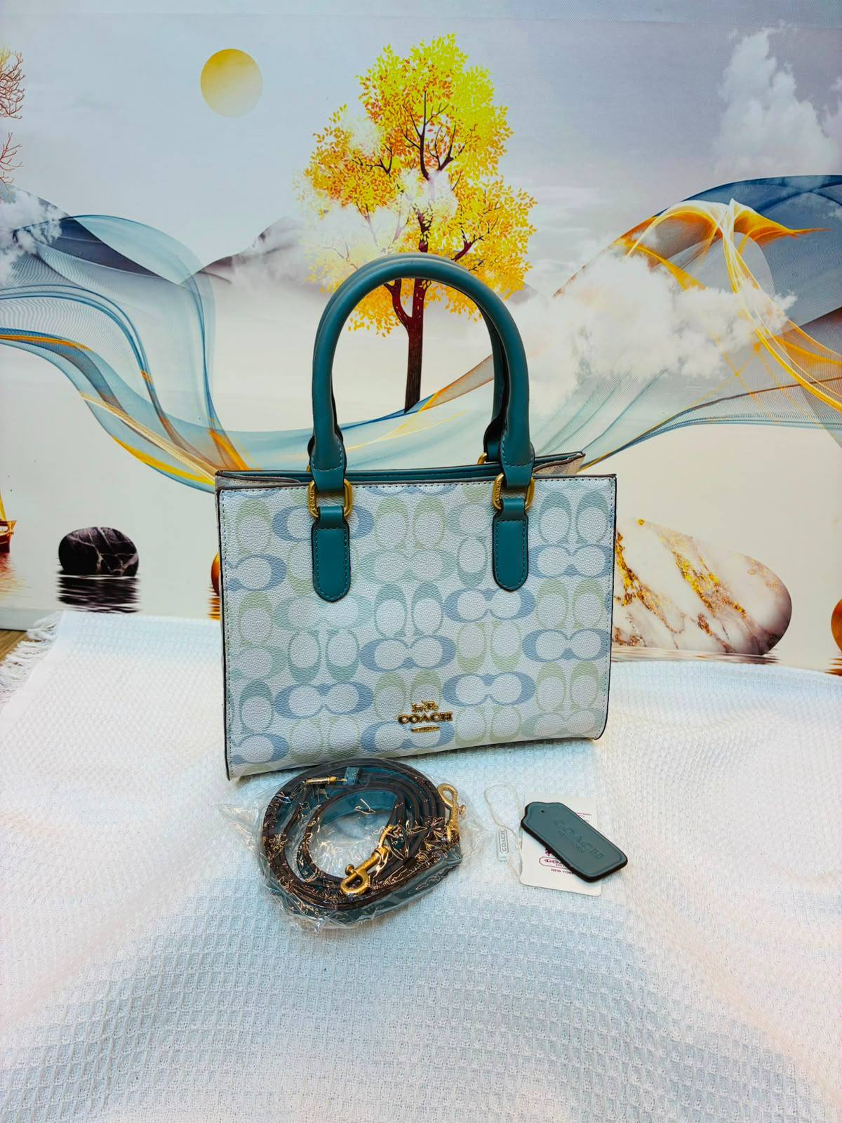 COACH

Best quality 
without box
100 dhs🇦🇪🇦🇪

size 25CM

Zain290
♥️♥️♥️