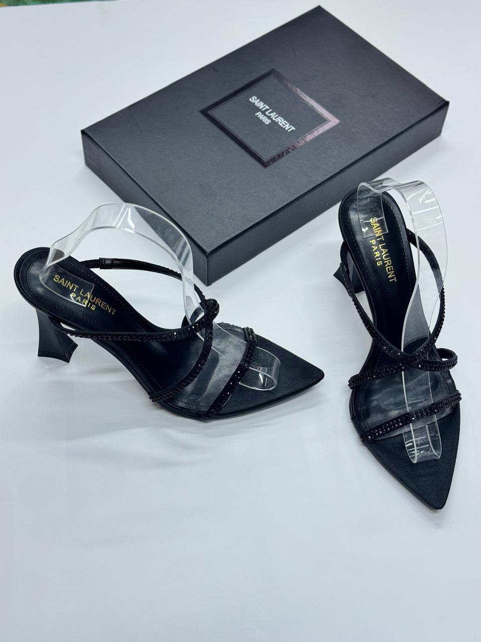 YSL
Size 36-41
120 dhs🪙💕

Zain86
♥️♥️♥️