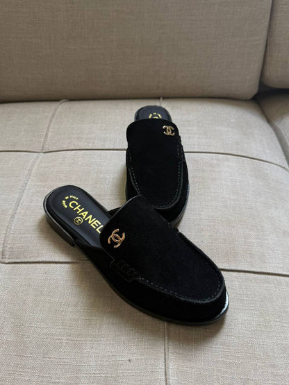 Chanel
✨ 𝐍𝐞𝐰 𝐂𝐨𝐥𝐥𝐞𝐜𝐭𝐢𝐨𝐧
✨ 𝐒𝐮𝐩𝐞𝐫 𝐌𝐚𝐬𝐭𝐞𝐫 𝐐𝐮𝐚𝐥𝐢𝐭𝐲
✨ 𝐀𝐯𝐚𝐢𝐥𝐚𝐛𝐥𝐞 𝐍𝐨𝐰
✨ 𝐒𝐢𝐳𝐞𝐬: 𝟑𝟔 — 𝟒𝟏
450 dhs✅

Zain298
♥️♥️♥️