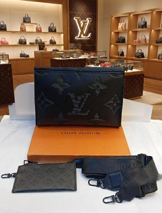 LV
Clutch 
Good quality 
with box 
🎁🎁🎁

70 dhs🪙💕

Zain186
♥️♥️♥️