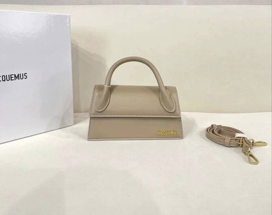 Jacquemus

110 dhs🪙🌨️

Zain143
♥️♥️♥️