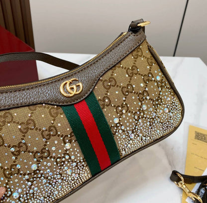 GUCCI

 COPY ONE

 WITH BOX 

155 dhs✅

Size:25cm

Zain39
♥️♥️♥️