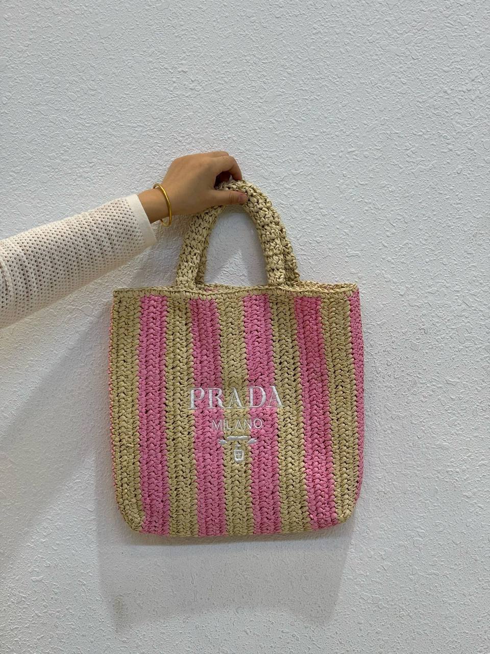 Prada
36cm
85 dhs✅

Zain244
♥️♥️♥️