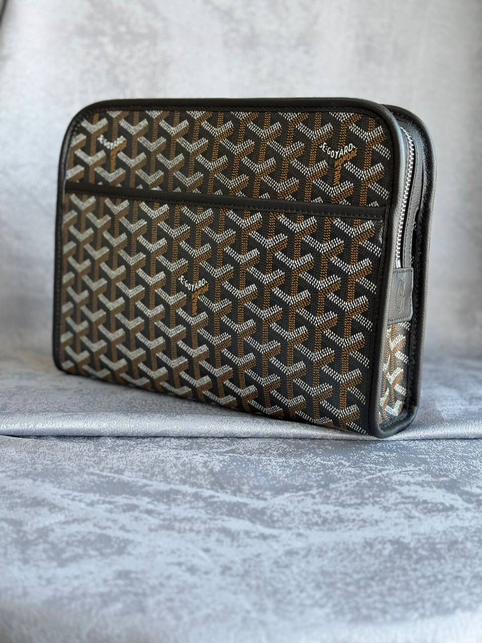 GOYARD
*Clutch Bag* 
*Master Quality* 
450 dhs✅

Zain179
♥️♥️♥️