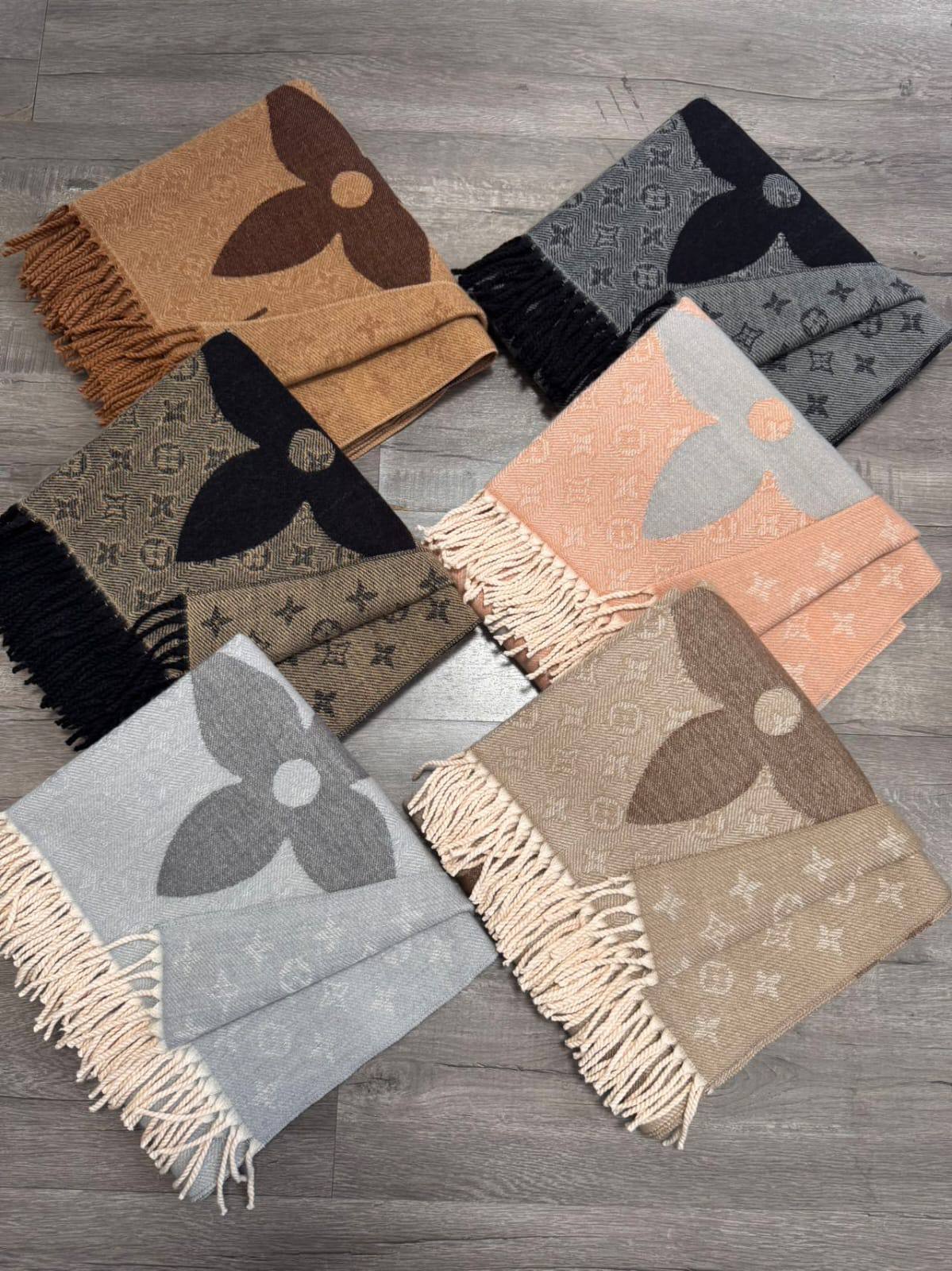 Scarfs 

50 dhs🇦🇪🇦🇪

Zain40
♥️♥️♥️