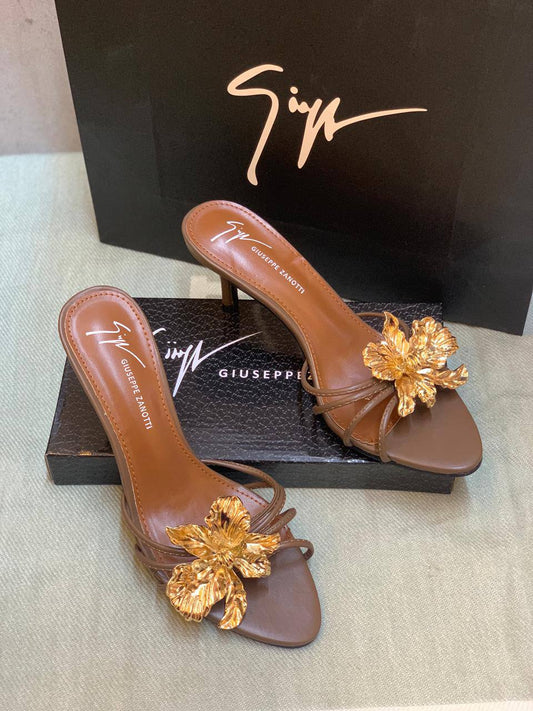 Giuseppe Zanotti  
Size 36-41
Master quality 😍 
190 dhs✅

Zain88
❣️❣️❣️