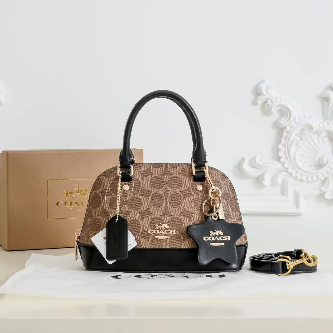 Coach
100 dhs🇦🇪🇦🇪
with box
size 21cm

Zain26
♥️♥️♥️