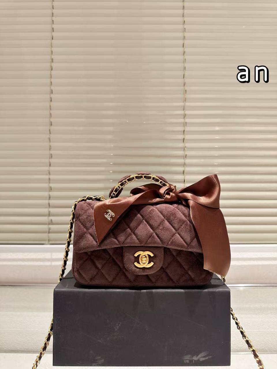 Chanel 
High Quality
With. Nice.   Backing.   
270 dhs🪙🌨️

Zain131
♥️♥️♥️
♥️♥️♥️