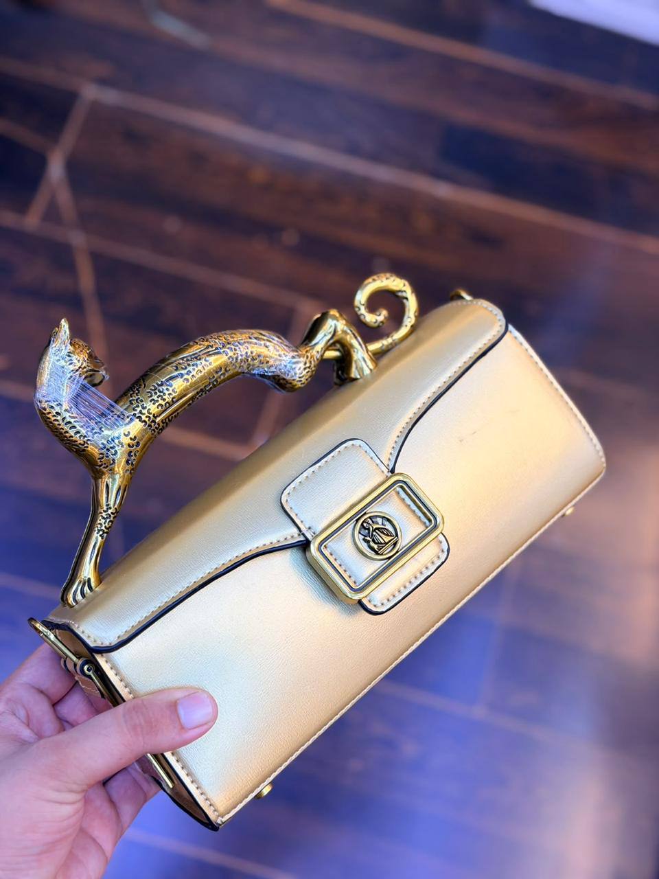 Lanvin

170 dhs

Zain175
♥️♥️♥️