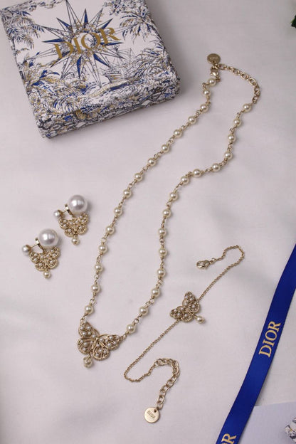DIOR 🤍
* ⁠↗️ *Super Master Quality ®️*⬆️
* DIOR  CD Butterfly Chain with Pearl PENDANT , EARINGS & BRACLET
For Price 👇 WhatsApp✅
 0568585901
0507557372
0552275751 Owner Zain 👌

Zain106
♥️♥️♥️