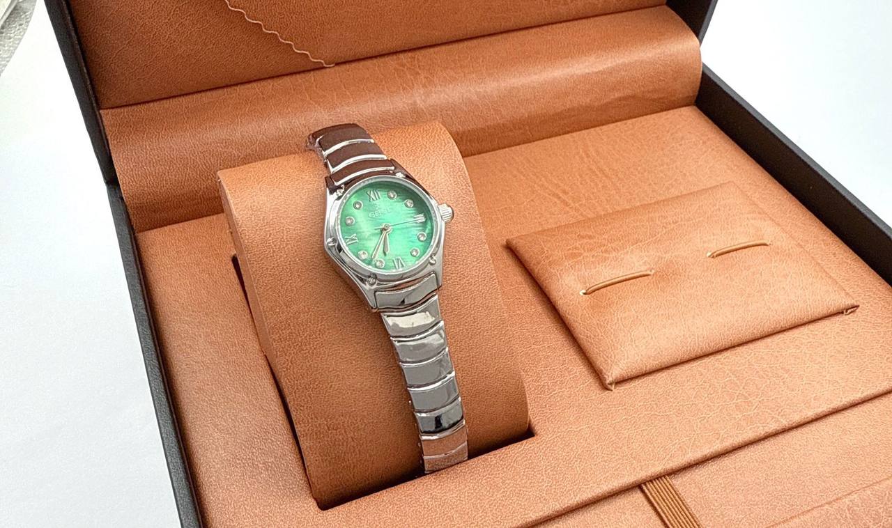New ladies watches
65 dhs🪙💚

Zain45
♥️♥️♥️