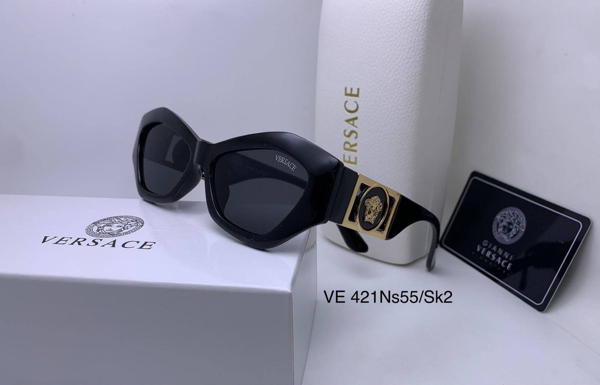 Ladies 

Versace

sunglasses 
70 dhs🇦🇪🇦🇪

Zain126
♥️♥️♥️