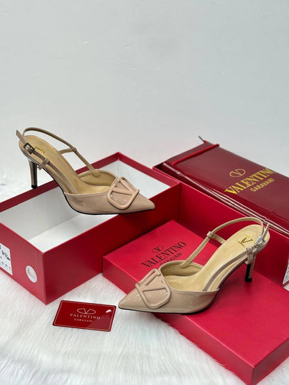 VALENTINO
👠 
SIZE 36-41

120 DHS🇦🇪🇦🇪🇦🇪

Zain21 
♥️♥️♥️