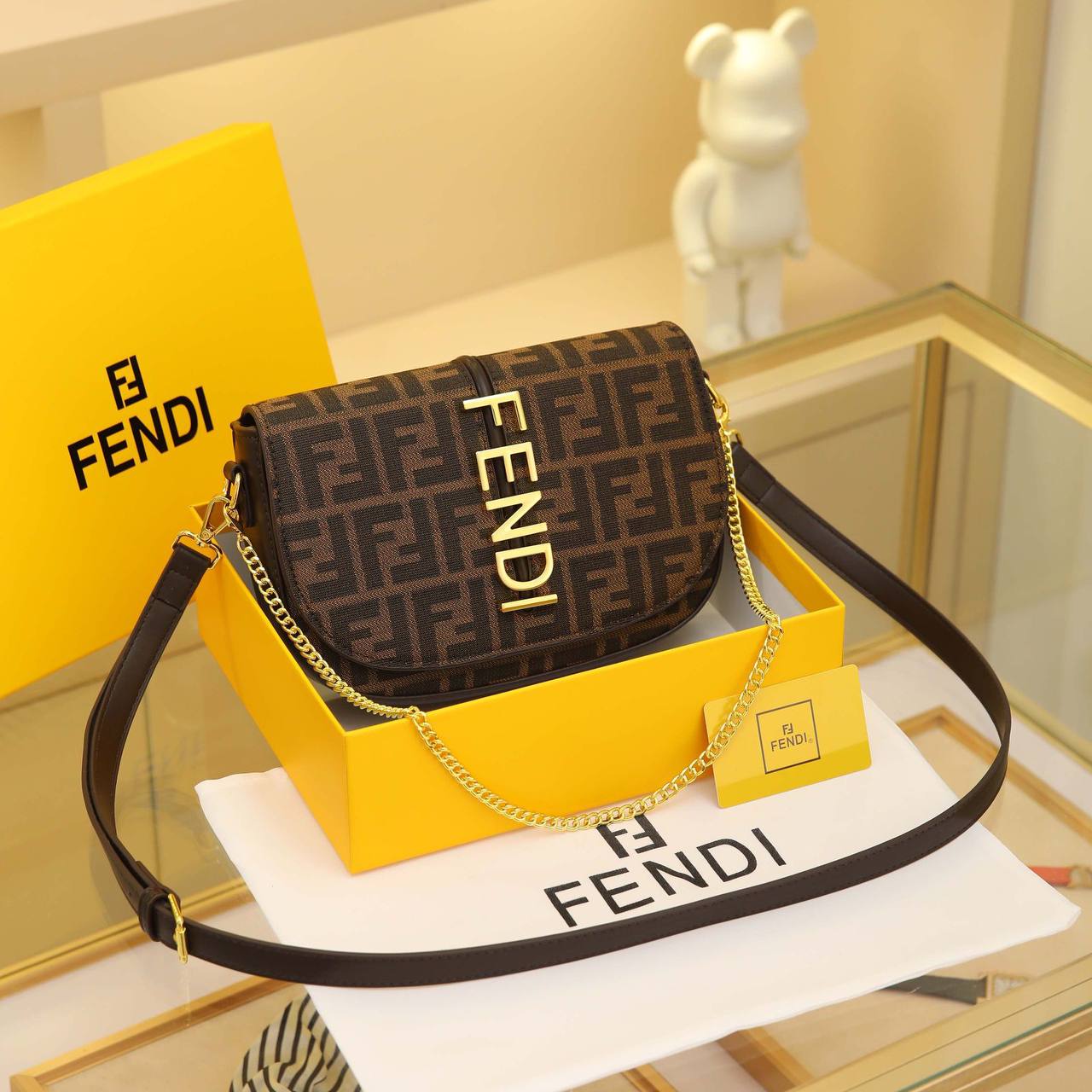 Fendi 
SIZE  ……… 24CM 
95 dhs🪙🖤

with box
🎁🎁🎁

Zain51
♥️♥️♥️