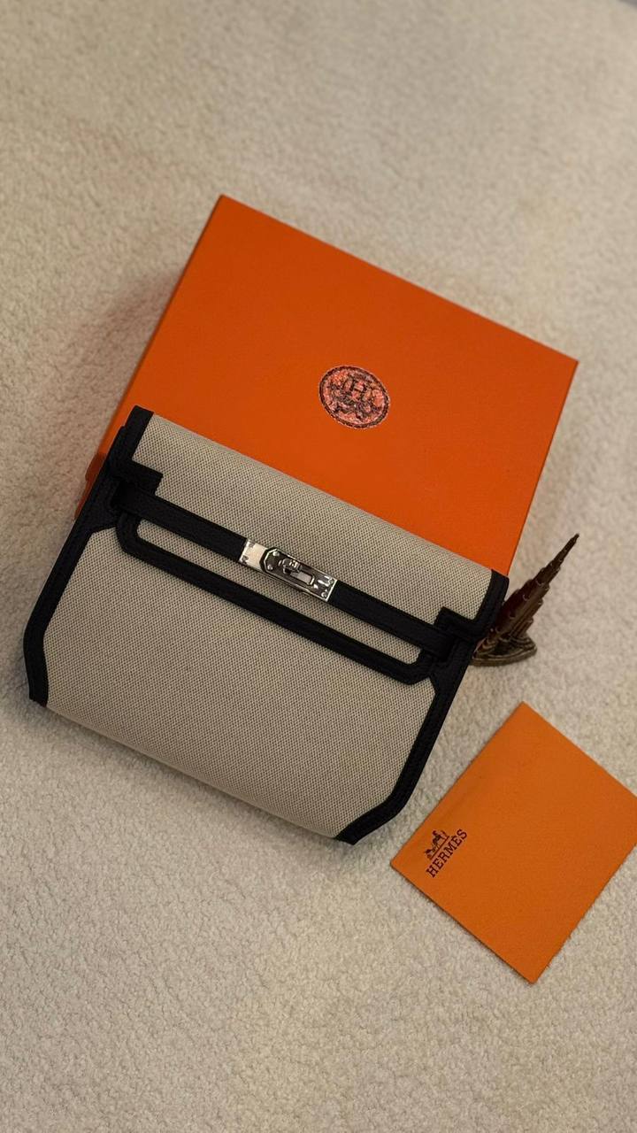 Hermes
Master
  25Cm 

With Box
🎁🎁🎁

280 dhs✅

Zain131
♥️♥️♥️