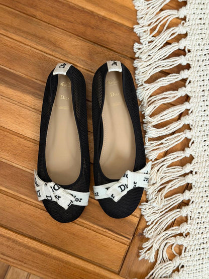 Chanel
Size 36-41
_Super master high quality_🪡
450 dhs🇦🇪🇦🇪

Zain176
♥️♥️♥️