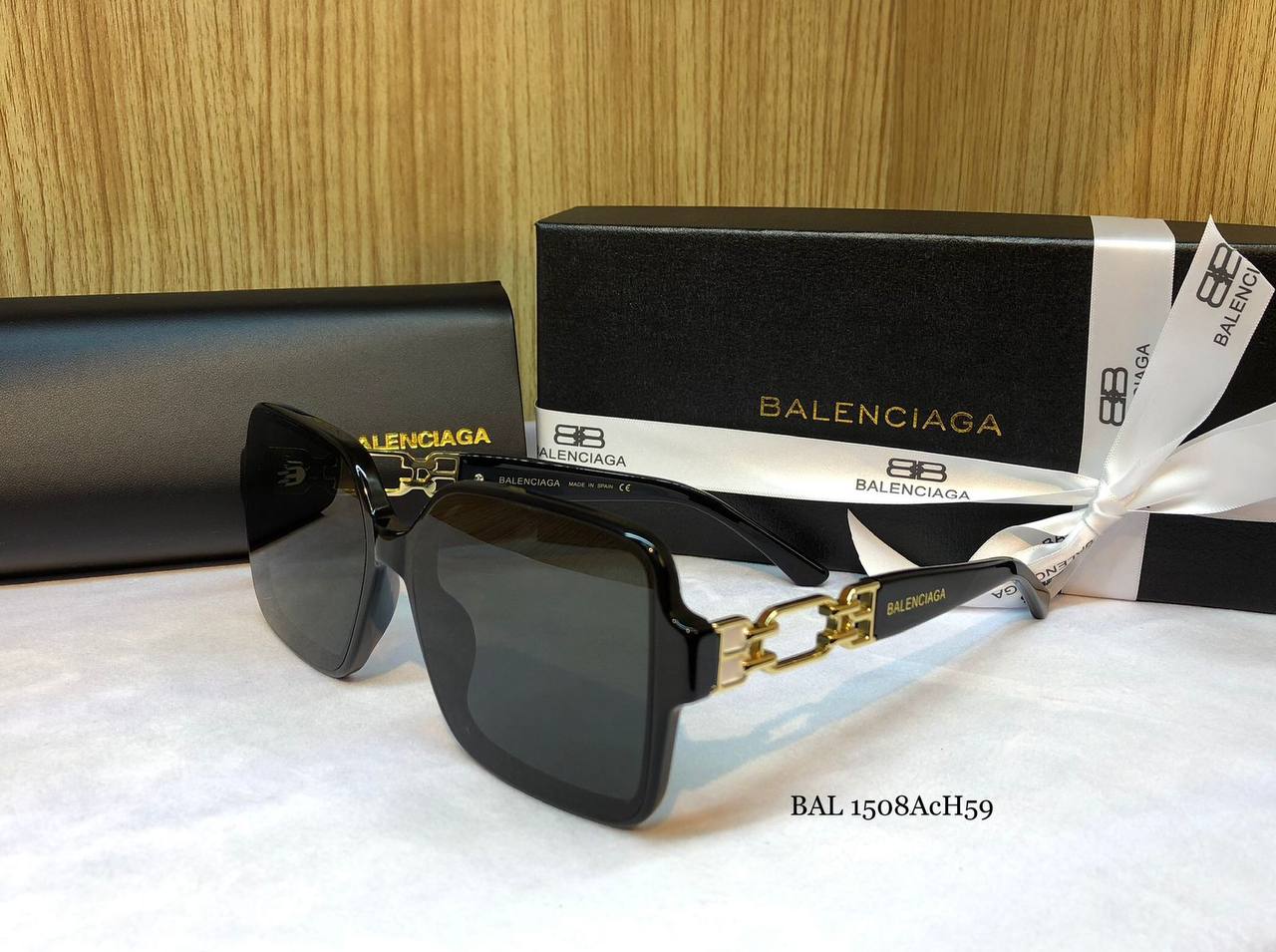 Balenciaga
Super master 
180 dhs🪙🖤

Zain126
♥️♥️♥️
