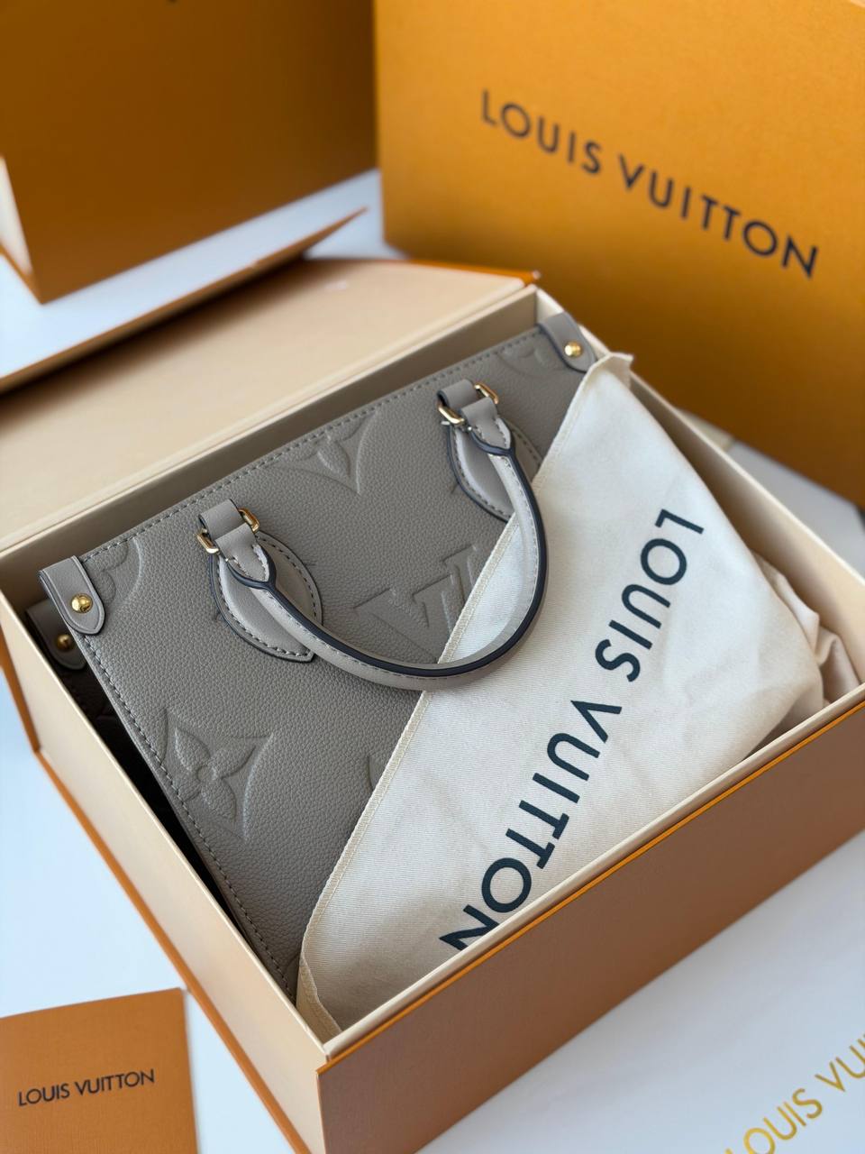 *LOUIS VUITTON*
*Master*++++++
*25 Cm*
*AVAILABLE NOW*
For Price 👇 WTSP Text Zain 0568585901

Zain257
♥️♥️♥️
