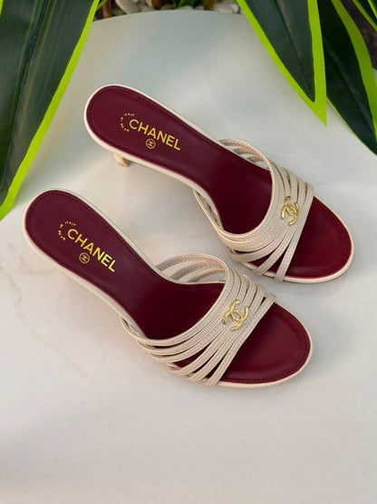 CHANEL
MASTER QUALITY💯
Size:36...to41
350 dhs✅

Zain190
♥️♥️♥️