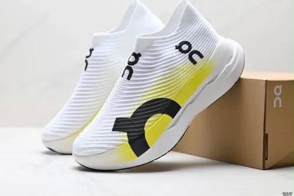 On Cloudboom white yellow 
NEW ARRIVALS 🤩
40-45 AVAILABLE 😇
190 dhs🇦🇪🇦🇪

Zain242
♥️♥️♥️