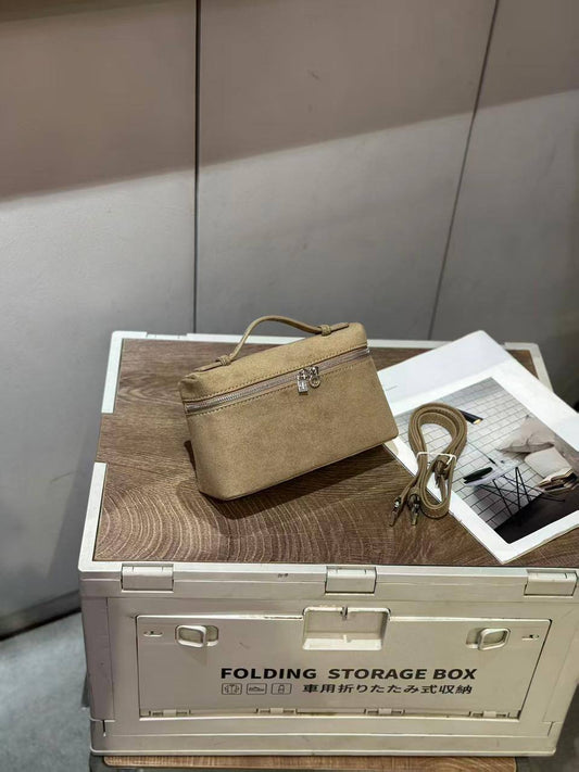 Loro Piana

with box
🎁🎁🎁

80 dhs🪙🌨️

Zain143
♥️♥️♥️