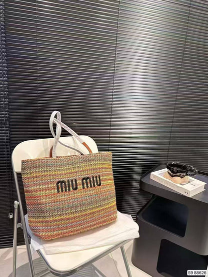Miu Miu
with box
100 dhs✅

Zain143
♥️♥️♥️