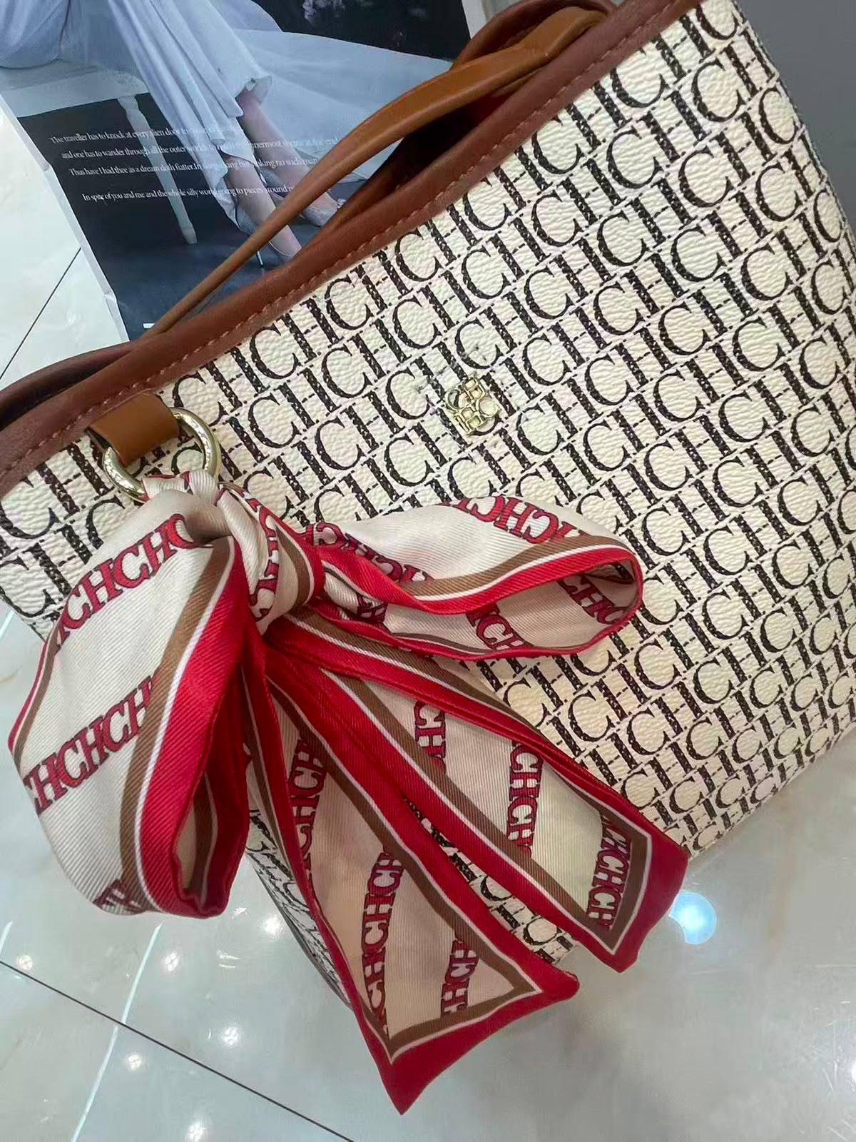 CH 
120 dhs🇦🇪🇦🇪
size 27 cm 

Zain161
♥️♥️♥️