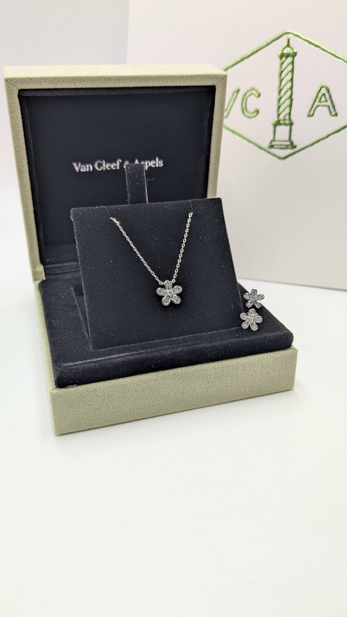 Van Cleef
Master Quality
Necklace & Earrings
110 dhs🇦🇪 with Normal Box 🎁
120 dhs🇦🇪 with Good Box 🎁
175 dhs🇦🇪    with Master box 🎁


Zain210
♥️♥️♥️