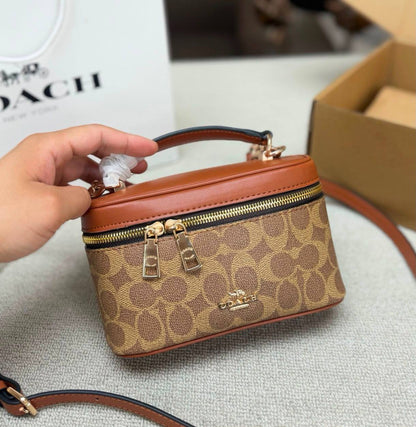 COACH NEW CAME HIGH QUALITY WITH BOX  
110 dhs🇦🇪🇦🇪

Zain295
♥️♥️♥️