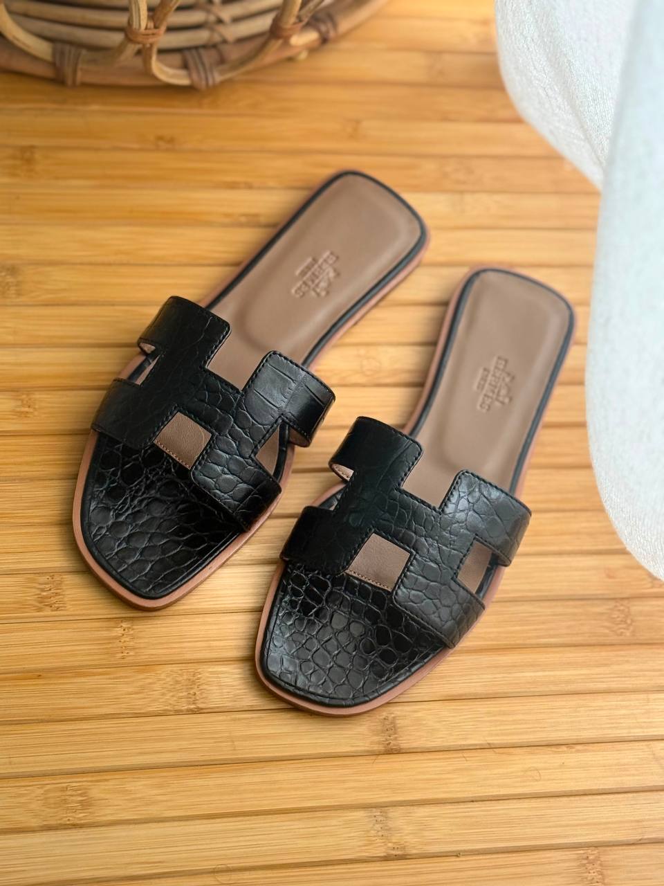 Hermes
Super Master
𝗦𝗶𝘇𝗲 𝟯𝟲 𝘁𝗼𝗼 𝟰𝟭 
450 dhs🇦🇪🇦🇪

Zain303
♥️♥️♥️