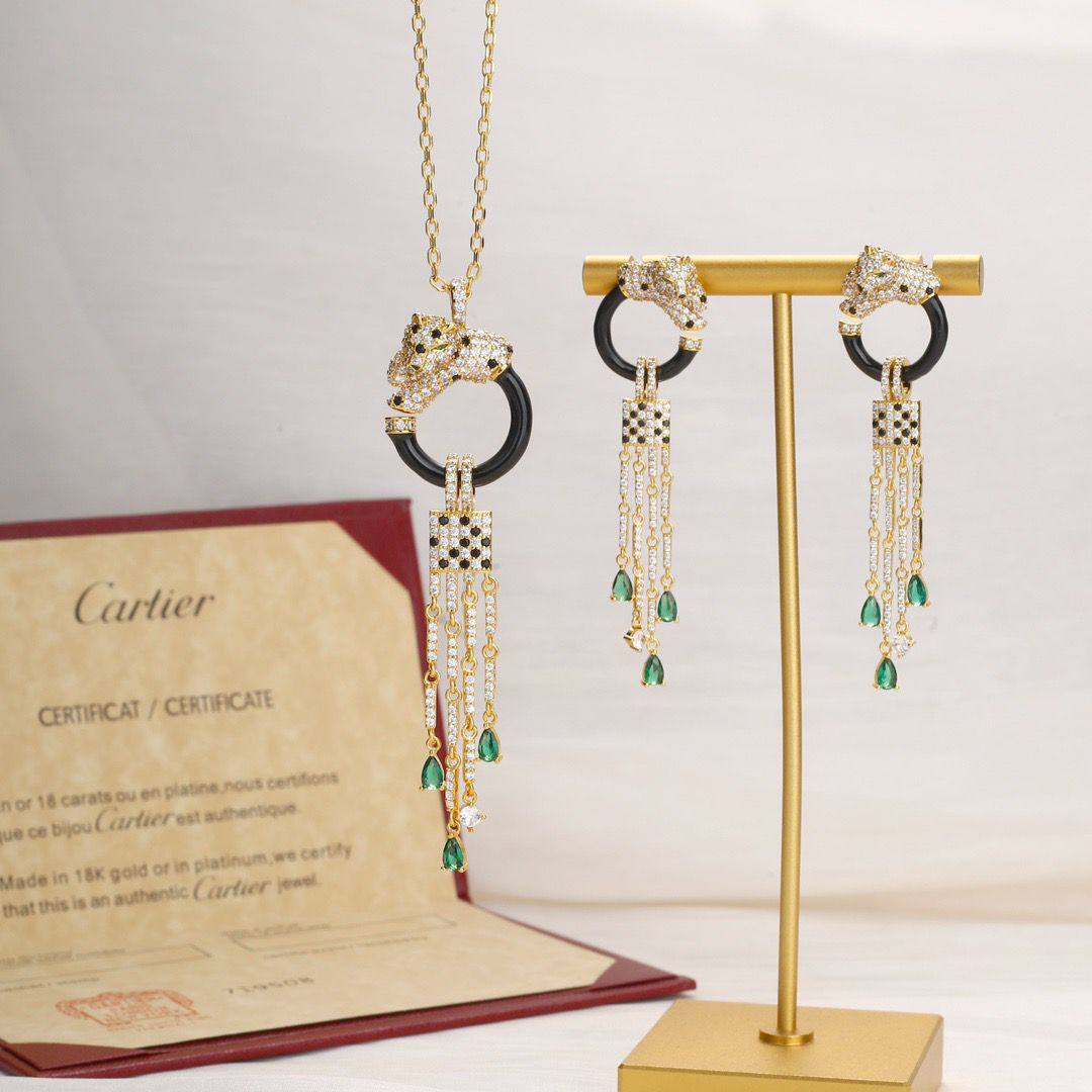 180 dhs🪙🖤 SET  
Cartier Panther 
NECKLACE EARRINGS

WITH BOX AND PAPER BAG
🎁🎁🎁

Zain89
♥️♥️♥️