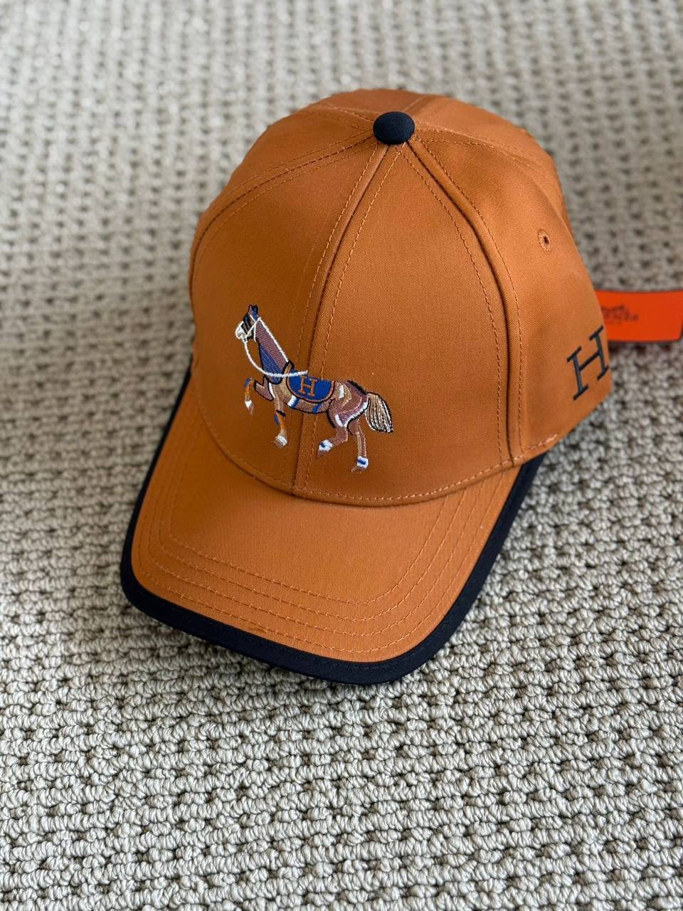 GUCCI - Hermes - Burberry
*Unisex cap 🧢* 
*Master quality* 
180 dhs🇦🇪

Zain179
♥️♥️♥️