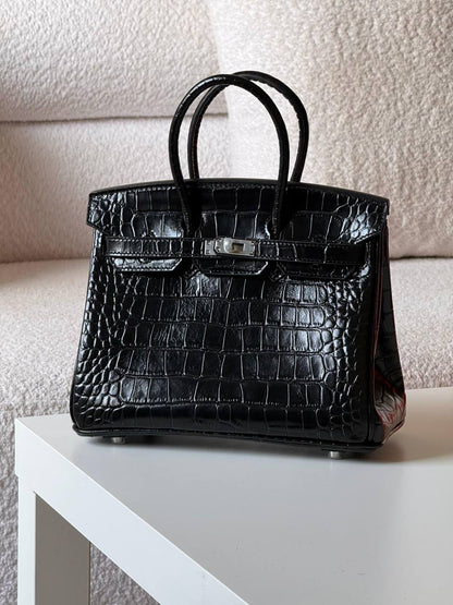 Hermes birkin croc 25cm💕master quality😍

with box❤️
🎁🎁🎁

380 dhs🪙🌨️


Zain51
♥️♥️♥️