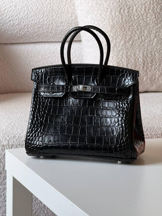 Hermes birkin croc 25cm💕master quality😍

with box❤️
🎁🎁🎁

380 dhs🪙🌨️


Zain51
♥️♥️♥️