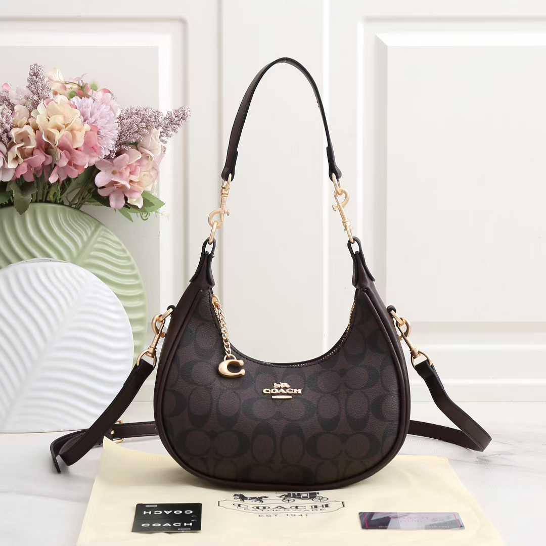 Coach
High quality
With box
110 dhs✅

Zain50
♥️♥️♥️