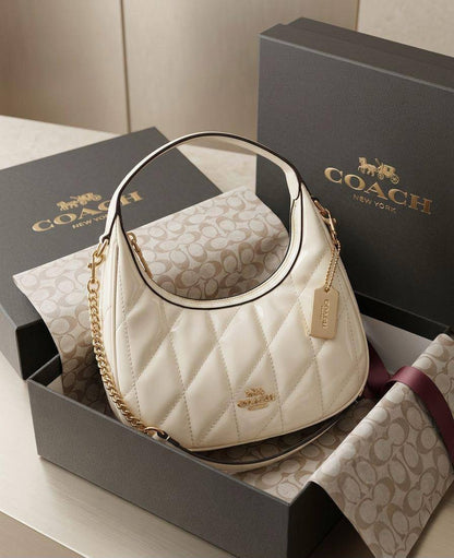 COACH 
GOOD QUALITY ☘️
Glossy material ✨
100 dhs🇦🇪🇦🇪
WITH BOX 📦

Zain28
♥️♥️♥️
