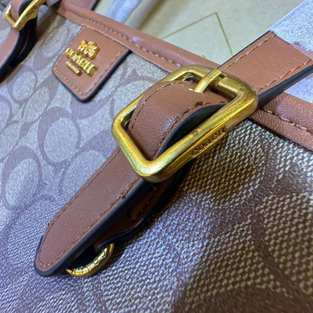 COACH 
HIGH QUALITY WITH BOX 
100 dhs🇦🇪🇦🇪

Zain295
♥️♥️♥️