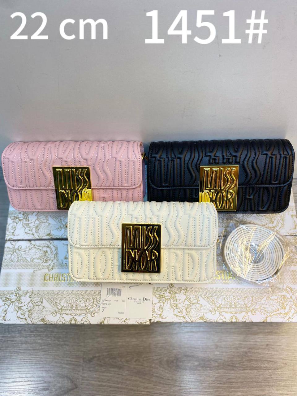 Dior

with box
🎁🎁🎁

105 dhs🪙🌨️

Zain107
♥️♥️♥️