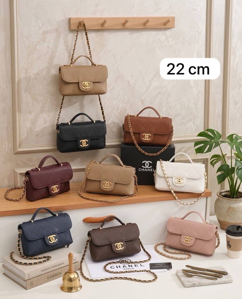 Chanel

Available again 

100 dhs🇦🇪🇦🇪
with box

Zain90
♥️♥️♥️