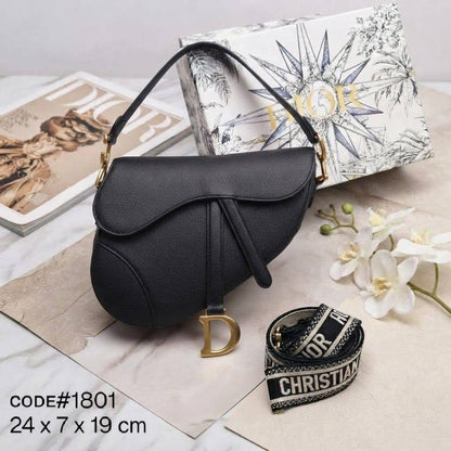 CHRISTIAN DIOR sᴀᴅᴅʟᴇ ᴄʀᴏssʙᴏᴅʏ ʙᴀɢ ᴏʙʟɪǫᴜᴇ & ʟᴇᴀᴛʜᴇʀ ᴛʀɪᴍ ᴍᴀᴛᴇʀɪᴀʟ sɪᴢᴇ : 24 cm ᴡɪᴛʜ BOX

90 dhs🇦🇪🇦🇪🇦🇪

Zain31
♥️♥️♥️