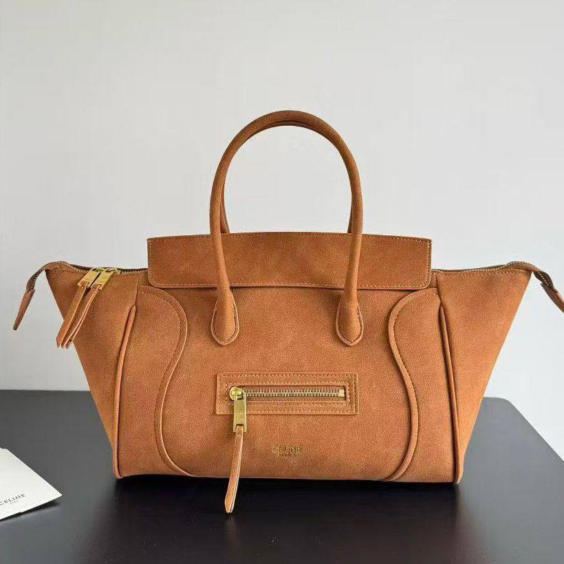 CELINE 
HIGH QUALITY NEW CAME 
135 dhs❤️

Zain39
♥️♥️♥️