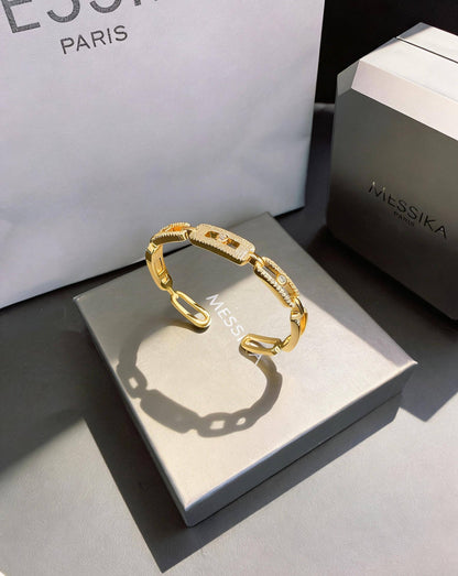 MESSIKA BRACELET 
70 dhs🇦🇪🇦🇪

MASTER ✨💫

WITH BOX AND PAPER BAG

Zain89
♥️♥️♥️
