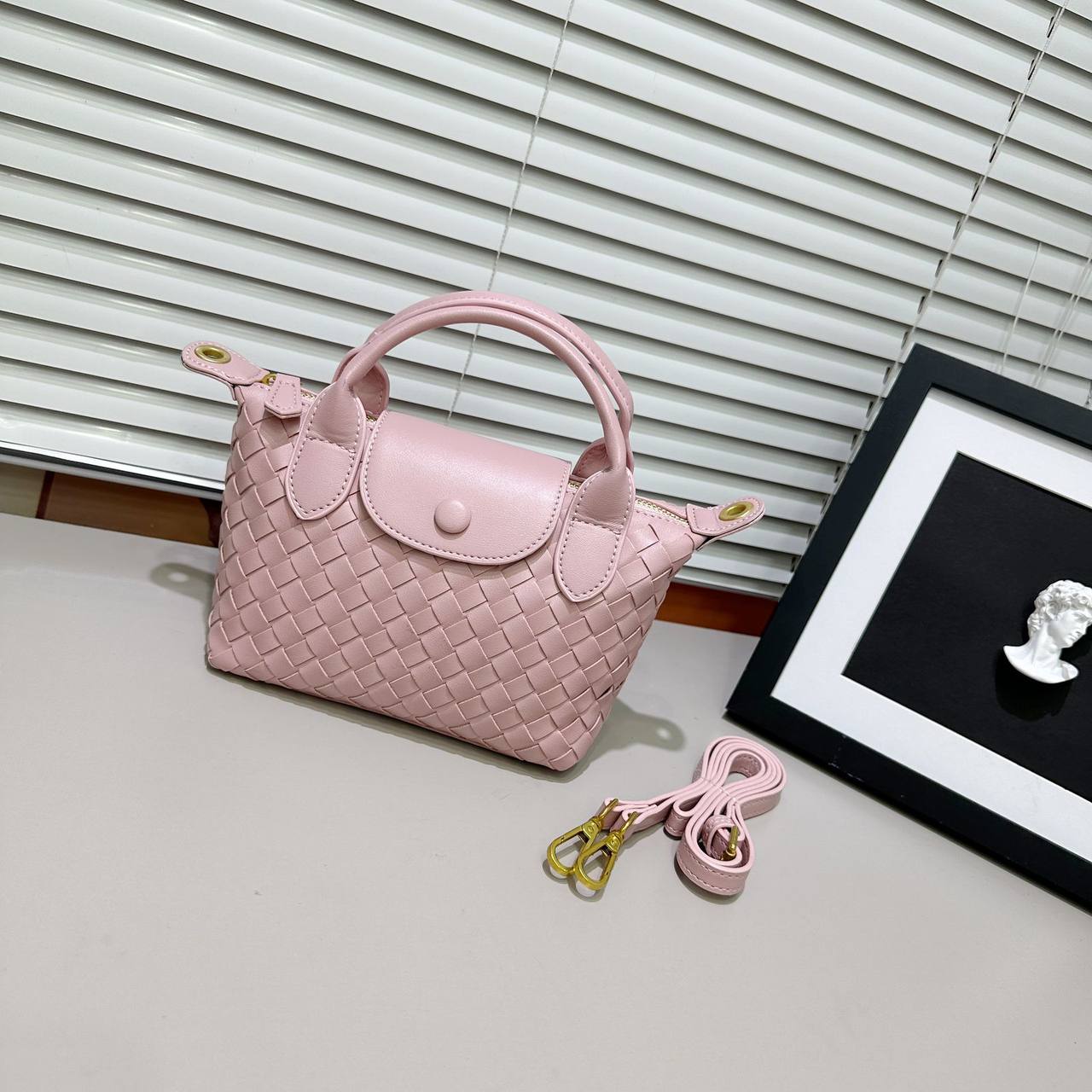 Bottega
✨✨NEW ✨✨
85 dhs🪙🌨️

with box
🎁🎁🎁

Zain38
♥️♥️♥️