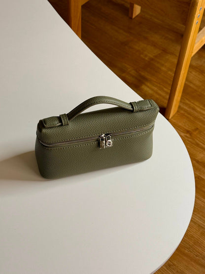 LORO PIANA 

19cm

320 dhs🇦🇪🇦🇪🇦🇪
 MASTER QUALITY
 With box🎁

Zain167
♥️♥️♥️
