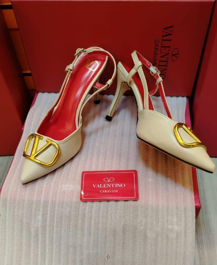 Valentino 
High heel,
High Quality 
Size 36 To 41
105 dhs💓

Zain16
Zain120
♥️♥️♥️