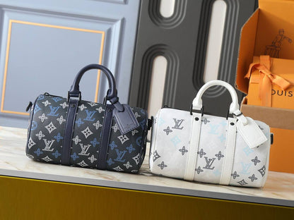 LV
Master
size:25×15×11 
240 dhs✅

Zain114
♥️♥️♥️