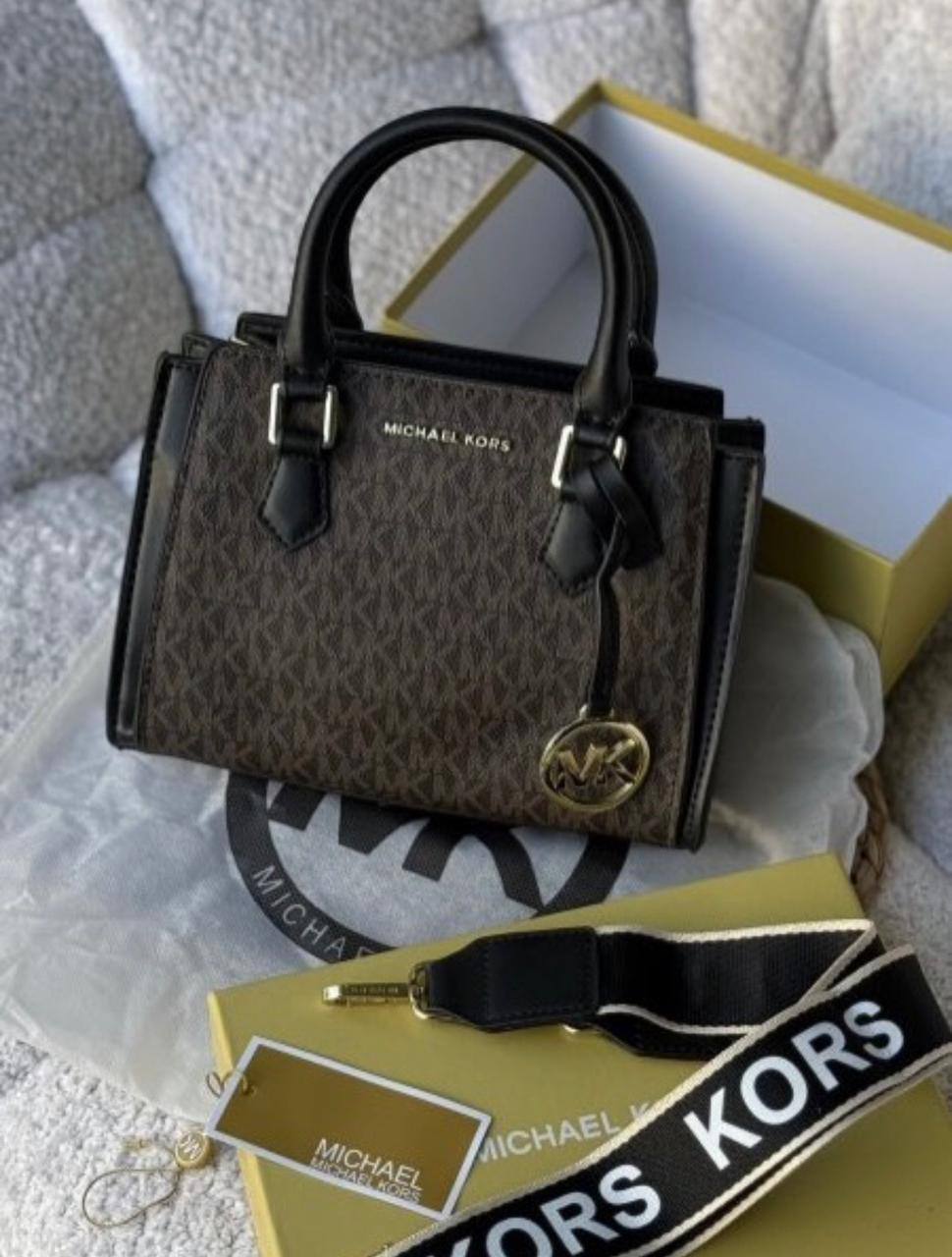 MK
95 dhs❣️
size：23cm
Good quality

Zain35
♥️♥️♥️