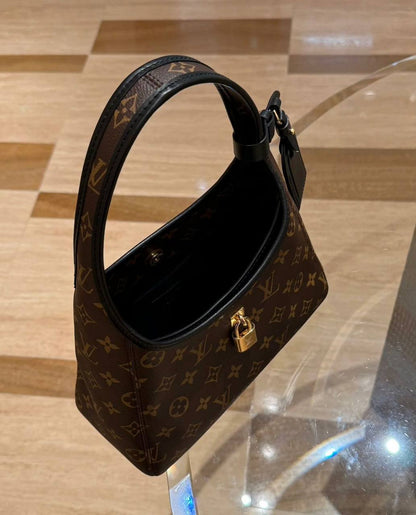 LV
VIP Quality 

400 dhs❤️

With box
🎁🎁🎁

Zain255
♥️♥️♥️