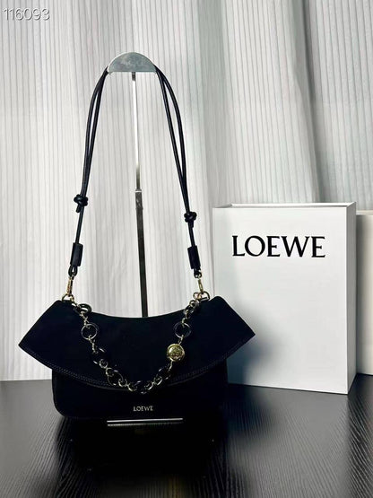 Loewe
Master ++++
290 dhs🪙🌨️

Zain153
♥️♥️♥️